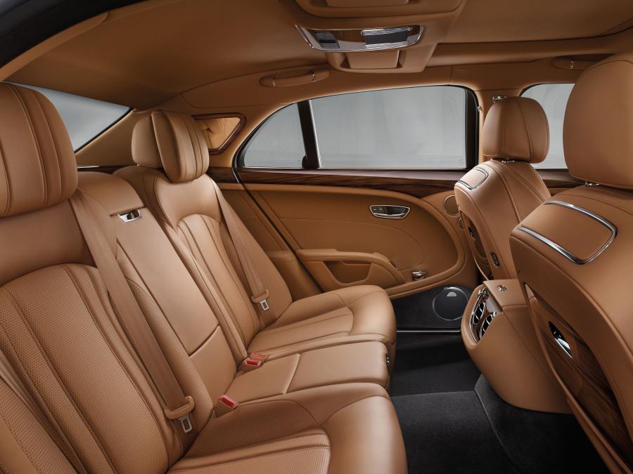 Интерьер Bentley Mulsanne 2016 года  (фото 24 из 33)